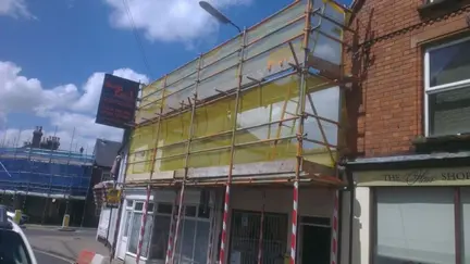 Shop Front Pavement Scaffold Bedford Shop Front Pavement Scaffold Bedford